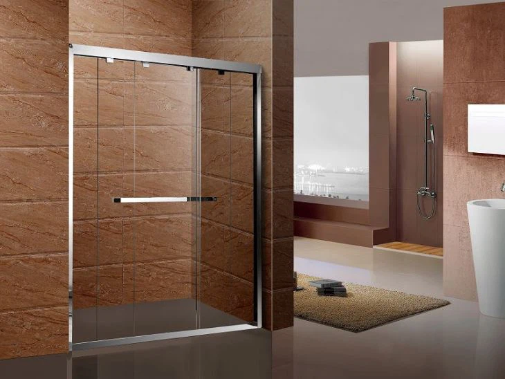 Мокри кът за душ в ъгъла